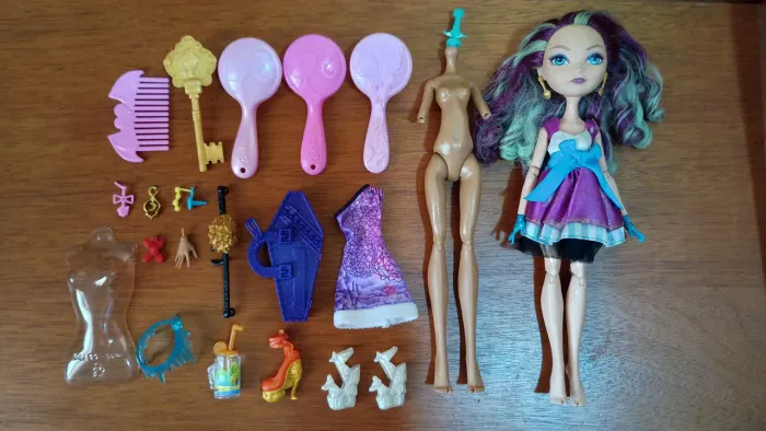 Lote Monster high acessórios e Ever After High