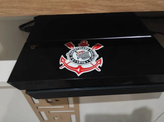Vendo um PS 4 top nunca foi aberto 2 dono vai mais de 20 jogos todos originais e 3 contr