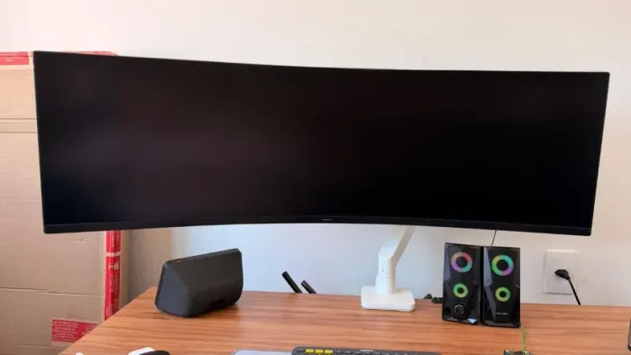 Monitor Curvo Ultrawide 49'' Samsung + Braço articulado Slikdesk Orbit
