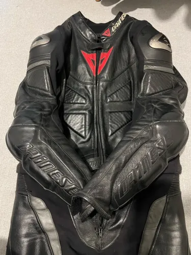 Macacão Dainese para correr de moto 