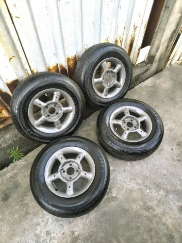 Rodas aro 13, 4 pneus zerado