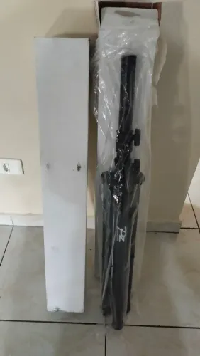 Vendo par de pedestal para Caixas de som novo 