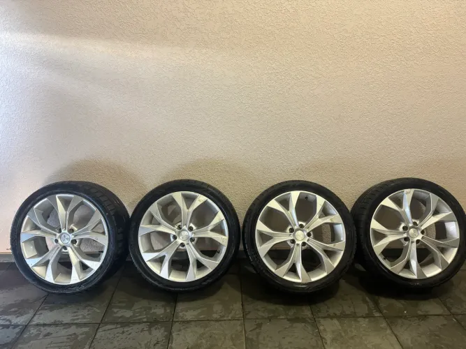 RODAS / PNEUS ECSTA 245/40/20