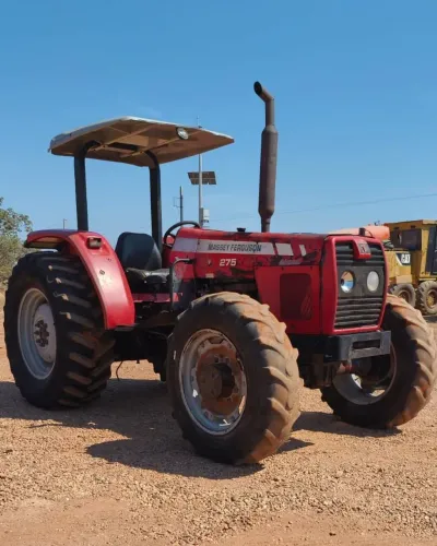 TRATOR AGRÍCOLA