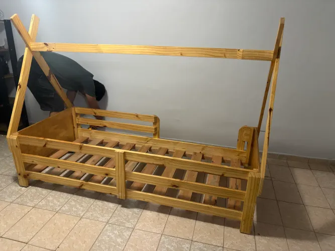 Cama montessoriana infantil cabaninha