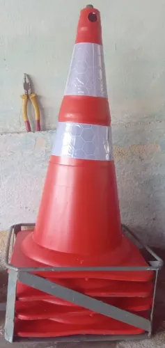 Vendo cones sinalizadores emborrachados.