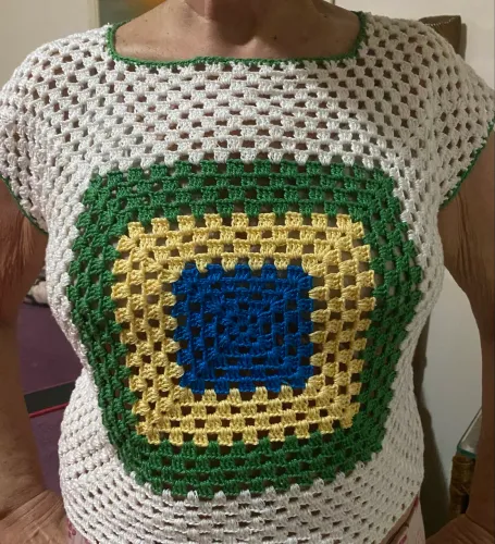 Blusa de Crochê feita a mão - Brasil 