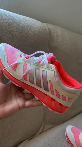 Tênis adidas