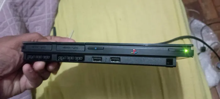 **Baixei** Play 2 Slim Scph90010 com leitor (Liga e não da imagem)