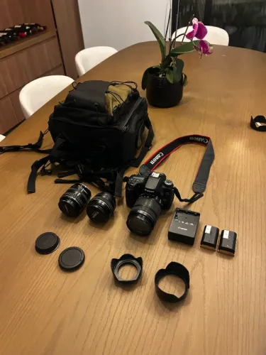 Canon EOS 70D + 3 lentes Canon + mochila e acessórios