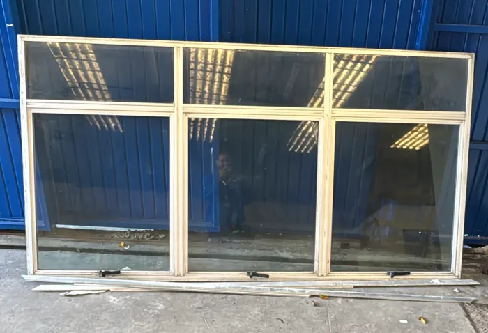 Vende-se Janela de Alumínio 2,47x1,40