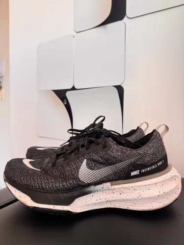 Tenis Nike Invincible