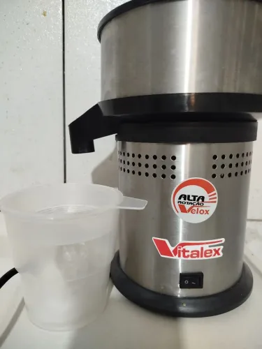 Vende-se espremedor de laranja etc..