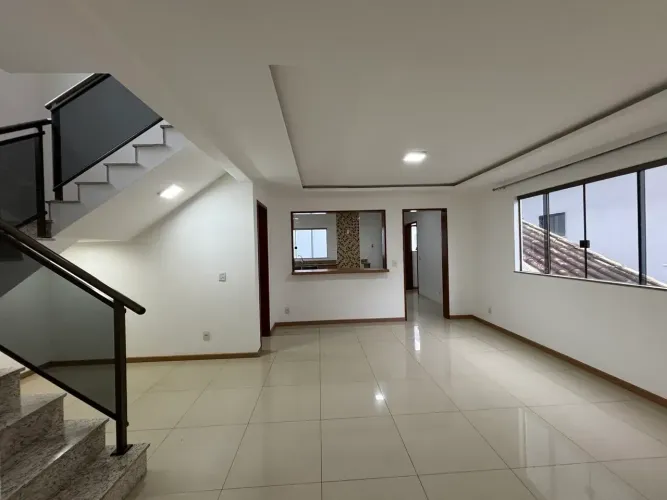 Locação de Casa em Condominio/ Macae, RJ