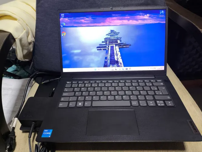 Notebook Lenovo v14 intel i5 1135g7 8gbram 256ssd