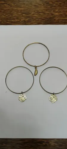 Kit com 3 Pulseiras Femininas Douradas Delicadas