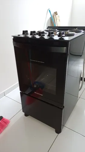 Fogão Brastemp 4 Bocas Preto com Mesa de Vidro e Grades Duplas de Ferro Fundido