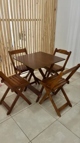 Conjunto de Mesa 70X70 + 4 Cadeiras Dobráveis  