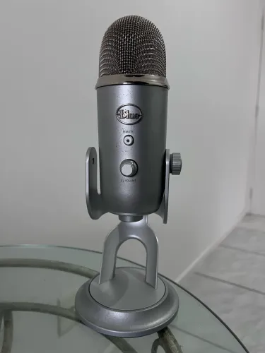 Microfone condensador Blue Yeti USB