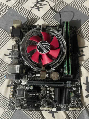 Kit - Placa mãe com Intel Core i3-8100 + 8GB RAM