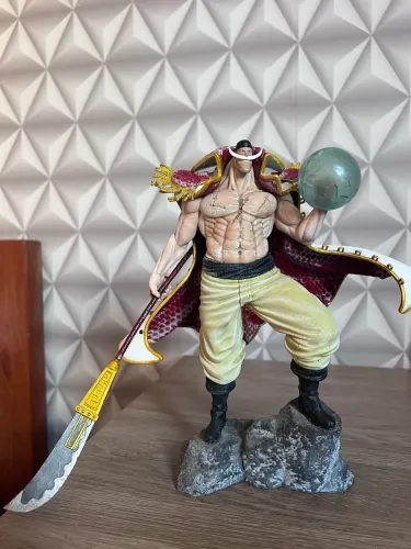 Barba Branca Resina One Piece
