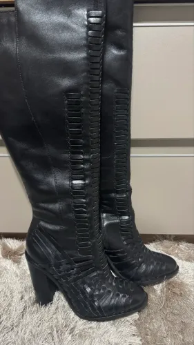 Bota Colcci em couro sem uso