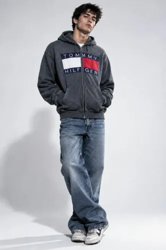 Moletom Tommy Hilfiger Cinza com Capuz e Zíper - Logo Grande M