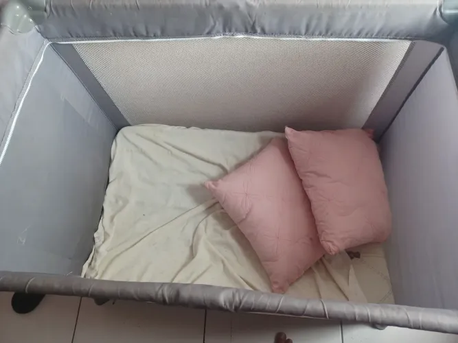 Vendo chiqueiro que vira berço, conservado com uma pequena avaria,não interferência no uso