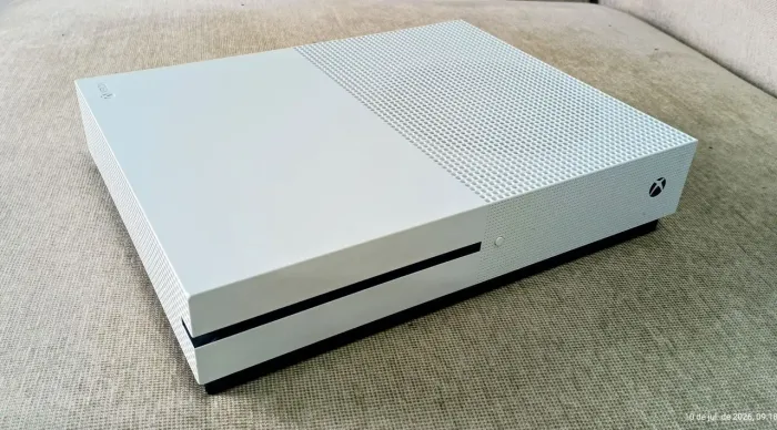 Oportunidade!!! Xbox one s 1T + controle.