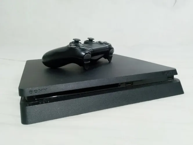 PlayStation 4 Slin