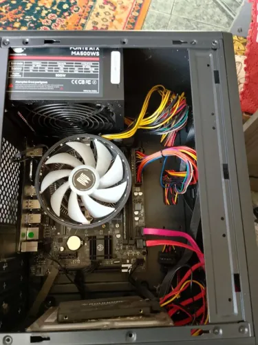 Computador completo em perfeito estado 900,00