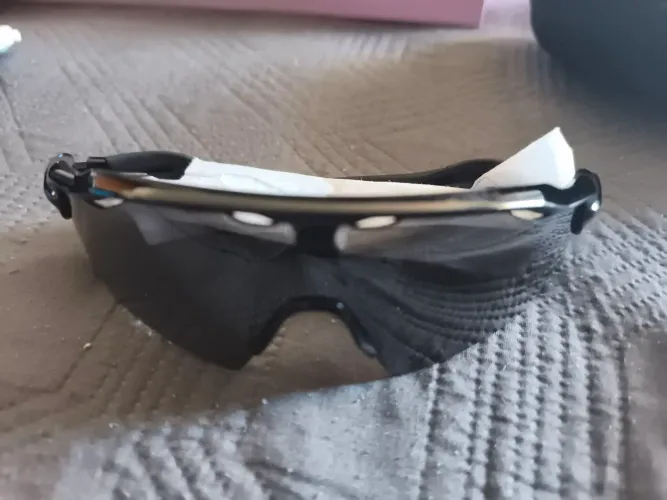 Óculos de sol oakley esportivo
