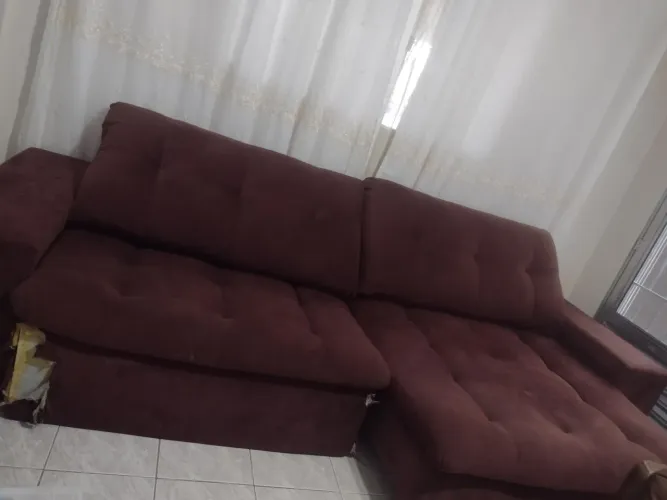 Vendo  sofá retrátil e reclinável com ascento aproximadamente para 5 a 6 pessoas 