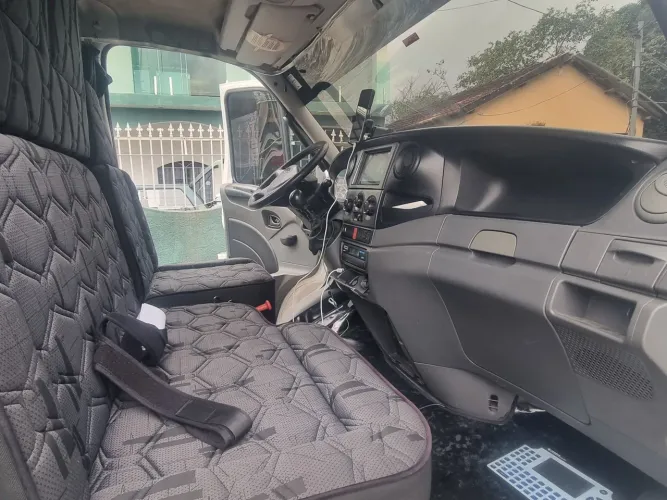 Iveco daily 70C17 2013 baú de 6,50 de cumprimento Pierre zap *