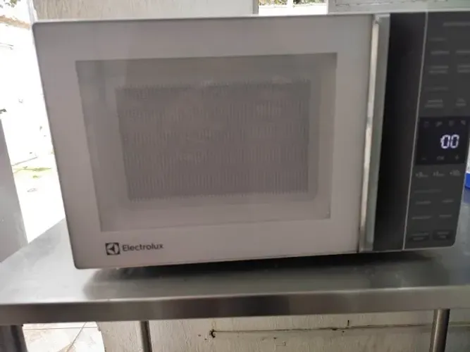 Micro-ondas Electrolux 23L Branco Efficient