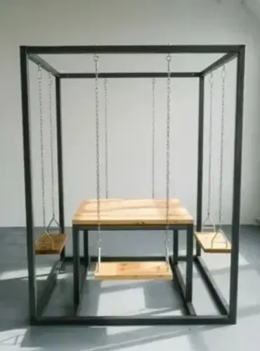 Mesa industrial com balanço