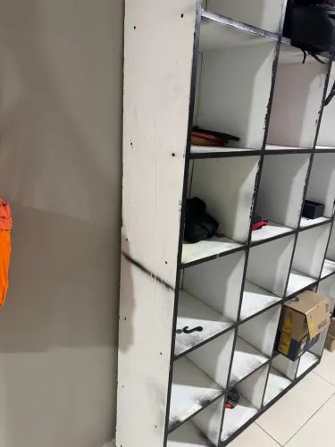 Estante Pra bebidas ou roupas .
