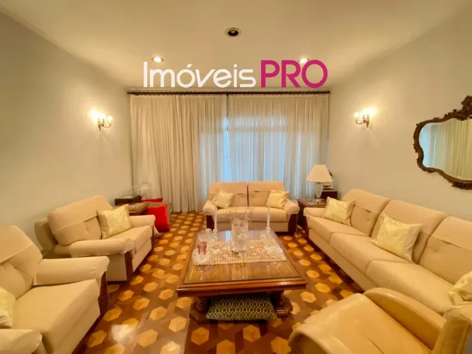 Casa Térrea no Jardim da Saúde, 4 dormitórios sendo 2 suítes.