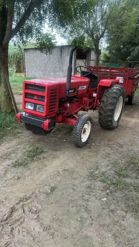 Trator Agrale 4300, roçadeira Lavrale e grade liveladora.