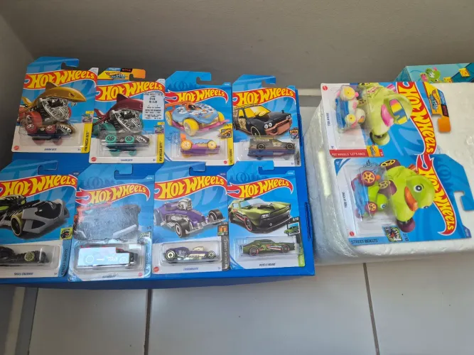 Kit 10 carrinhos hot wheels da foto
