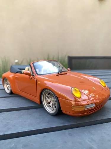 Miniatura 1:18 Porsche 911 cabriolet customizado