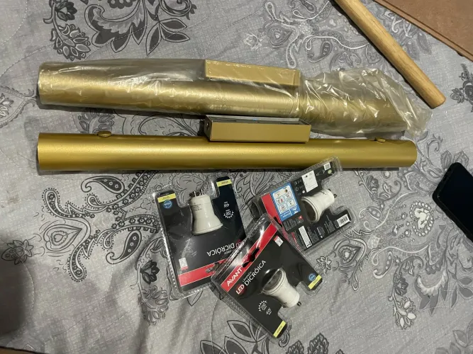 Kit arandela com lâmpada incluso.