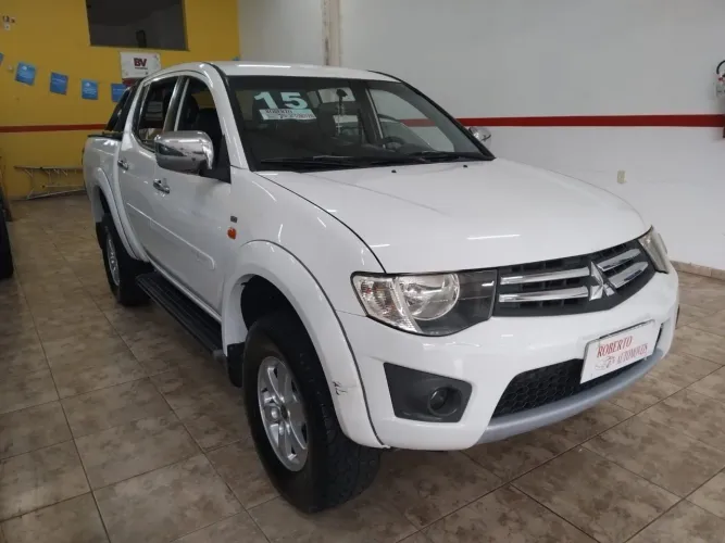 Mitsubishi L200 Triton HLS 2.4 Flex 16V CD Mec. 2015