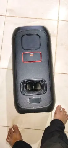 Vendo uma caixa da JBL original 2500 aceito peças de carro que seja nova