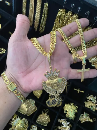 Corrente grumet + pingente e pulseira de moeda antiga