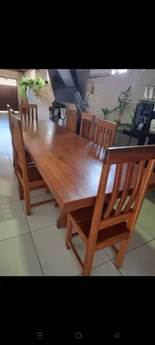 Mesa da madeira maçica com caldeiras 