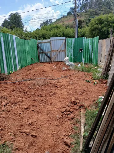 Vendo lote na entrada do caracol.