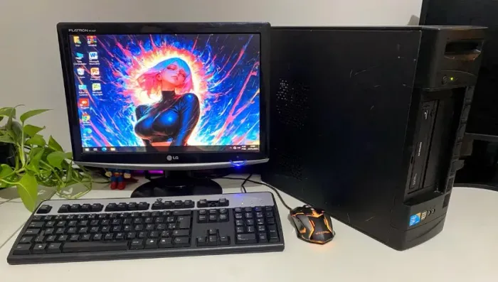Computador - Quad-Core 2.56Ghz, 6gb RAM, 500gb HD, Windows 10, Monitor 17 LG, WIFI