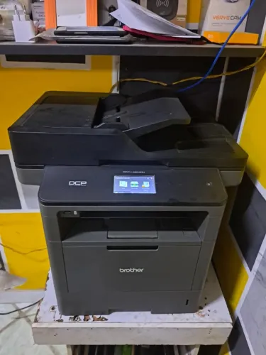 Máquina de xerox Brother DCP l5652 DN