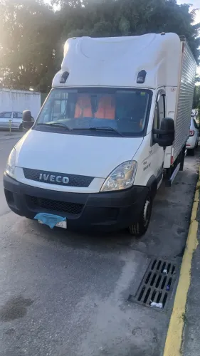 Iveco daily city 30s13 2020 único dono, baú de 4mts facchini